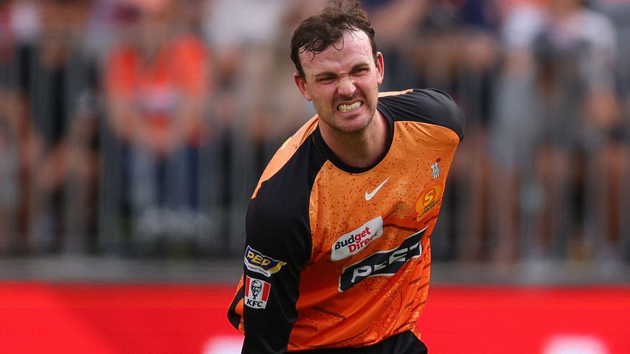 Ashton Turner ruled out of Perth Scorchers' BBL season after knee surgery